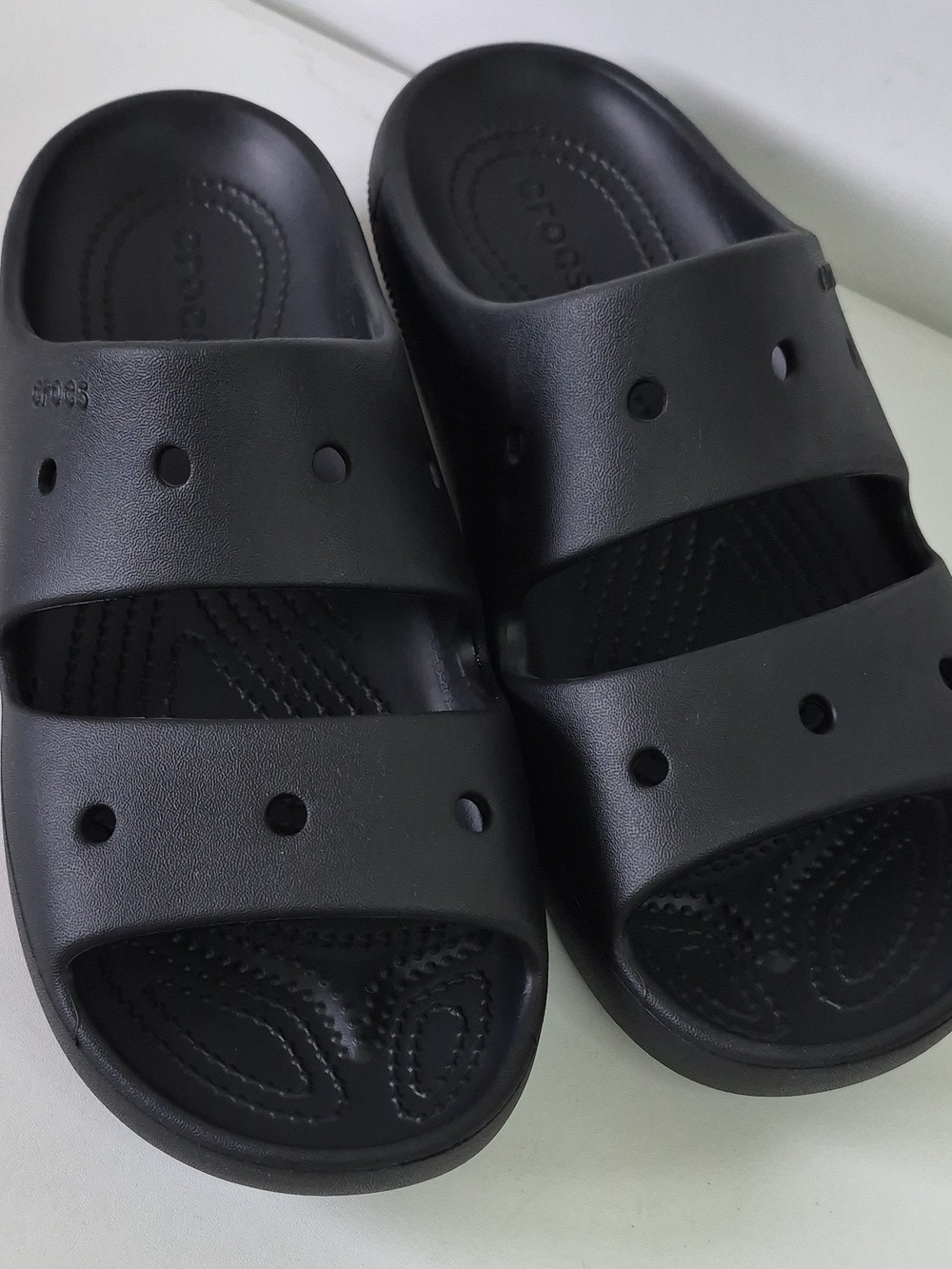Crocs Men's 8 Women's 10 Classic Slide Sandals in Black